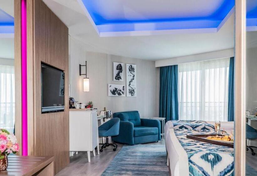 اتاق لوکس, Royal Wings