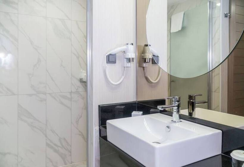 سوییت جونیور با چشمانداز دریا, Royal Wings