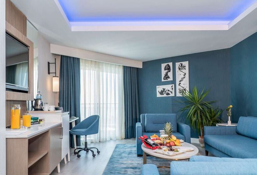 سوییت جونیور با چشمانداز دریا, Royal Wings