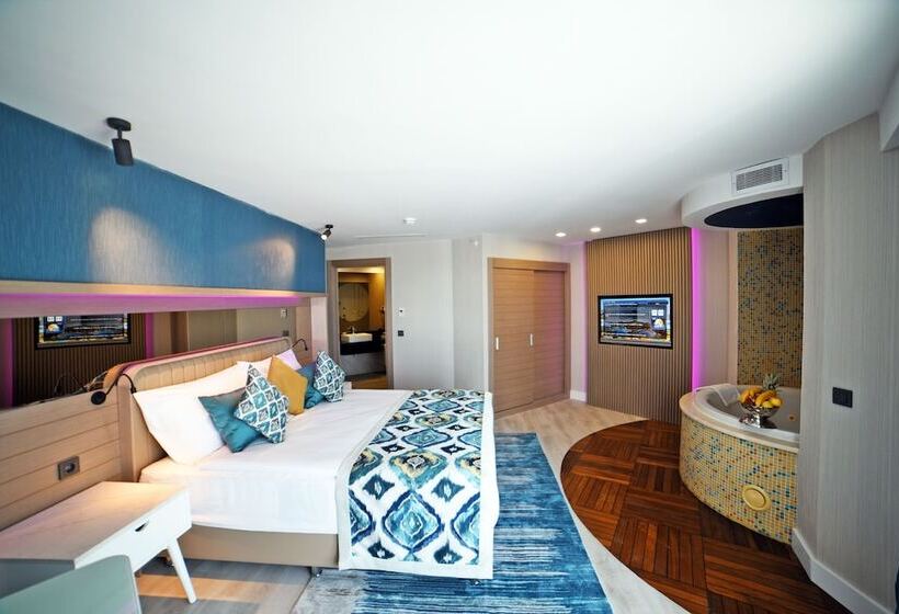 سوییت جونیور با چشمانداز دریا, Royal Wings