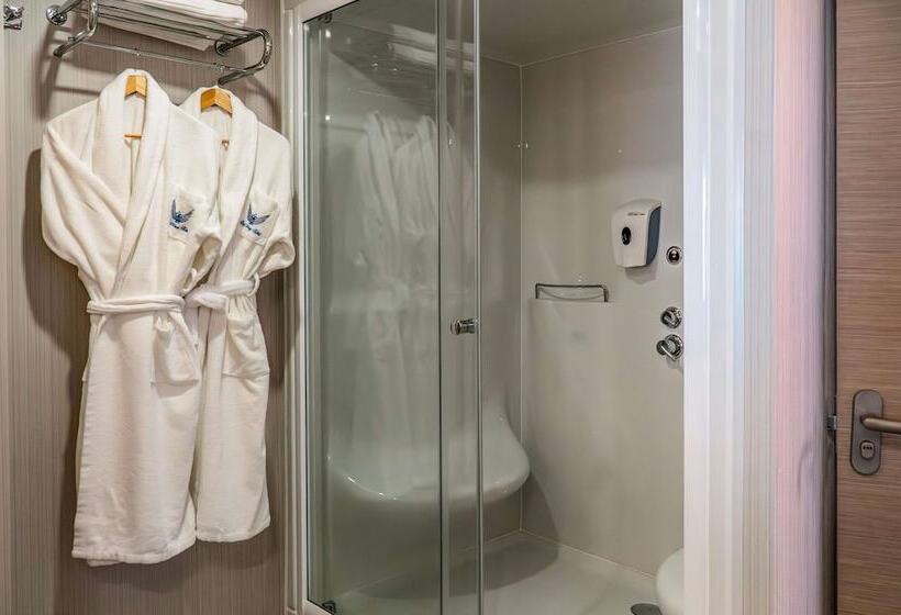 سوئیت با تخت بزرگ, Royal Wings