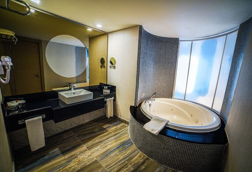 سوئیت با تخت بزرگ, Royal Wings