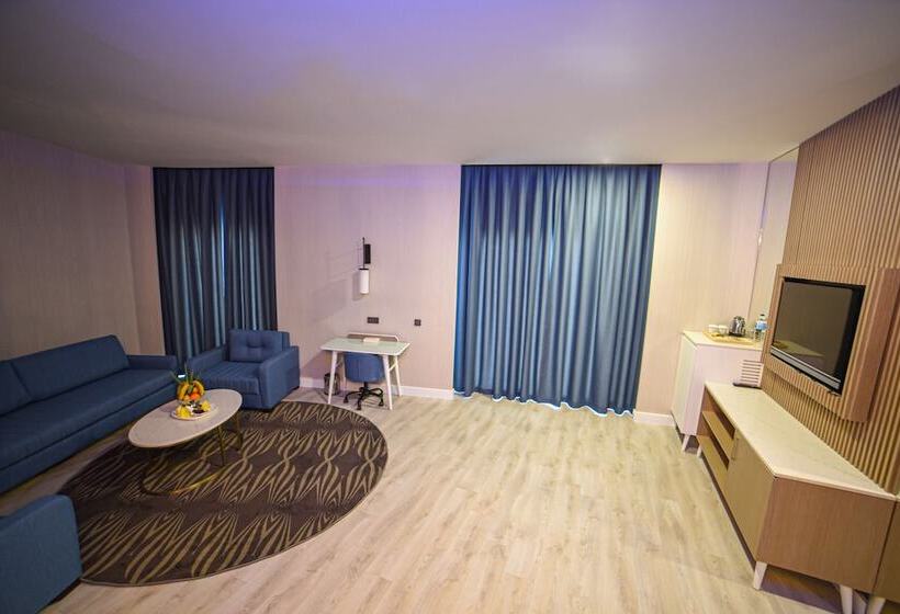 سوئیت با تخت بزرگ, Royal Wings