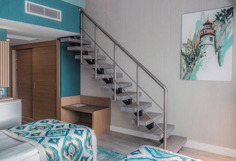 اتاق خانوادگی با چشمانداز دریا, Royal Wings