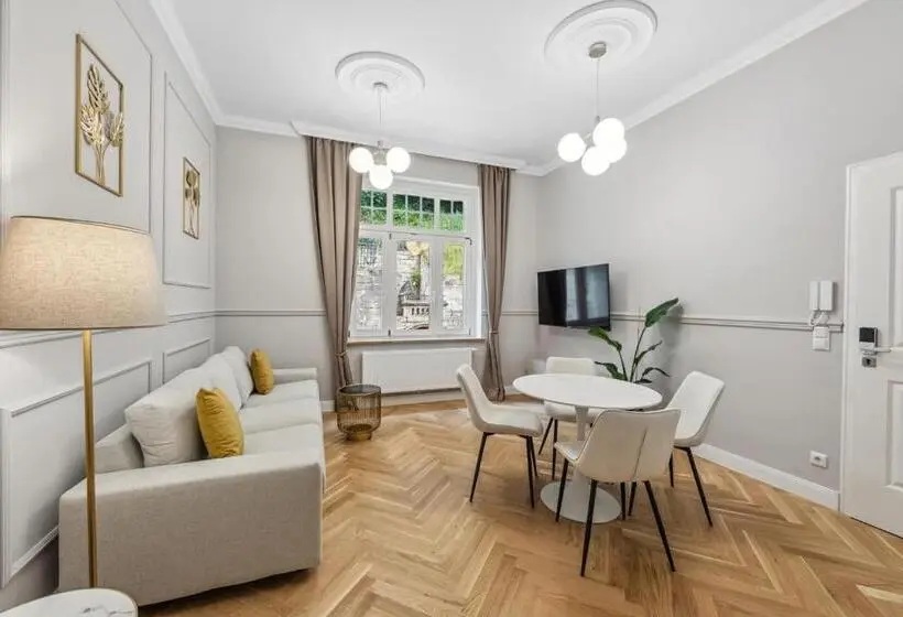 ２ベッドルームデラックスアパートメント, Residenz Hugo