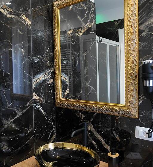 חדר לארבעה סטנדרטי עם מרפסת, B&b Aida Rooms Cefalù