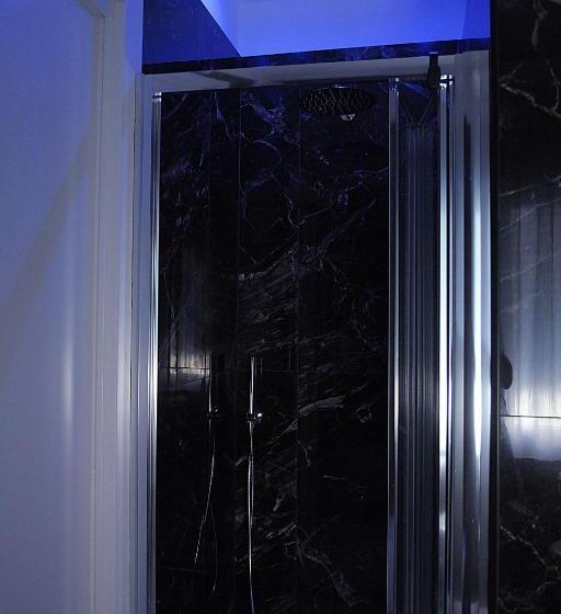 חדר לארבעה סטנדרטי עם מרפסת, B&b Aida Rooms Cefalù