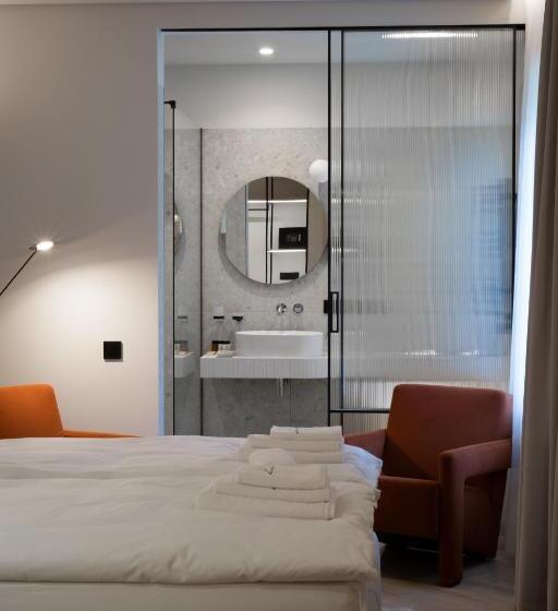 سوئیت جونیور با چشمانداز باغ, Laudon