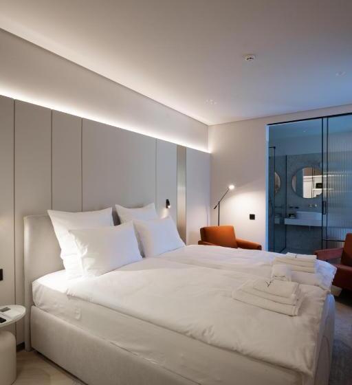 سوئیت جونیور با چشمانداز باغ, Laudon