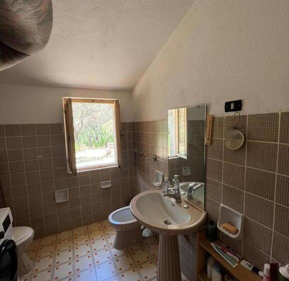 带共用浴室的标准房间, Stazzo Gallurese