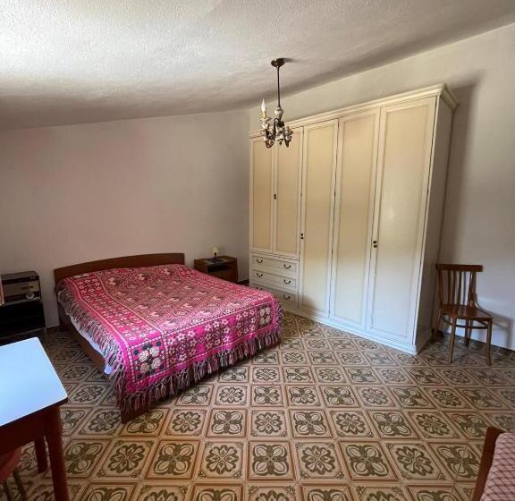 带共用浴室的标准房间, Stazzo Gallurese