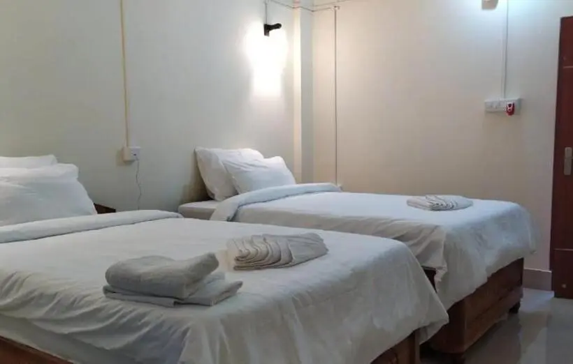 Deluxe Zimmer, Shoolin Wood