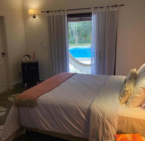 套房带泳池景, Pousada Jardim Boêmio