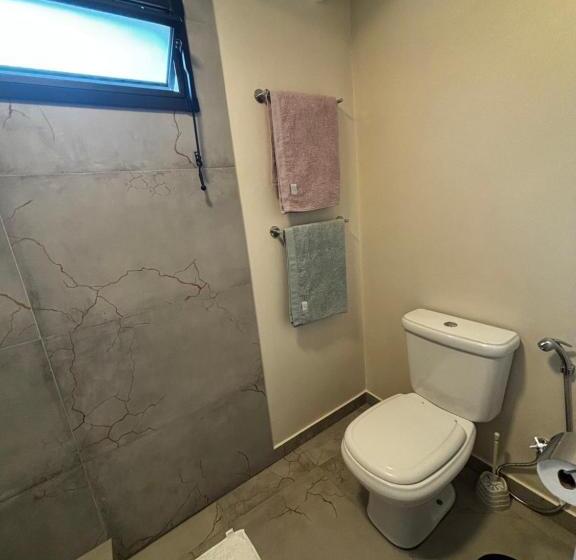 带阳台套房, Pousada Jardim Boêmio