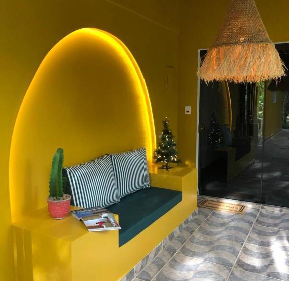 带阳台套房, Pousada Jardim Boêmio