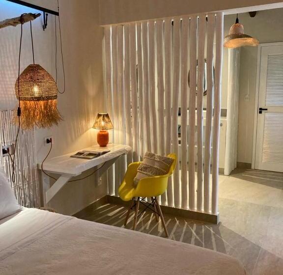 带阳台套房, Pousada Jardim Boêmio