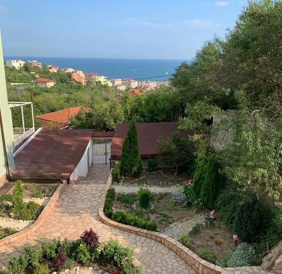 オーシャンビューデラックスルームバルコニー付き, Sunray Guest House, Private Rooms & Apartment With Lovely Sea View