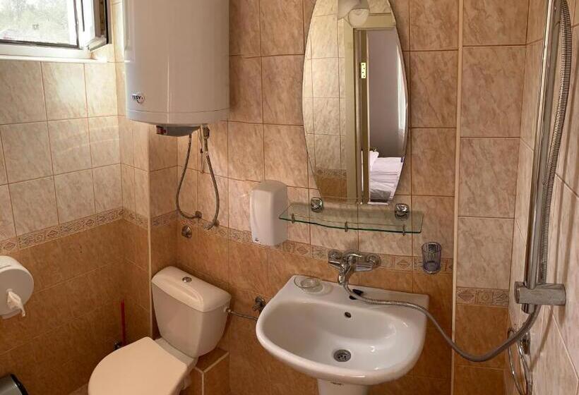 オーシャンビューデラックスルームバルコニー付き, Sunray Guest House, Private Rooms & Apartment With Lovely Sea View