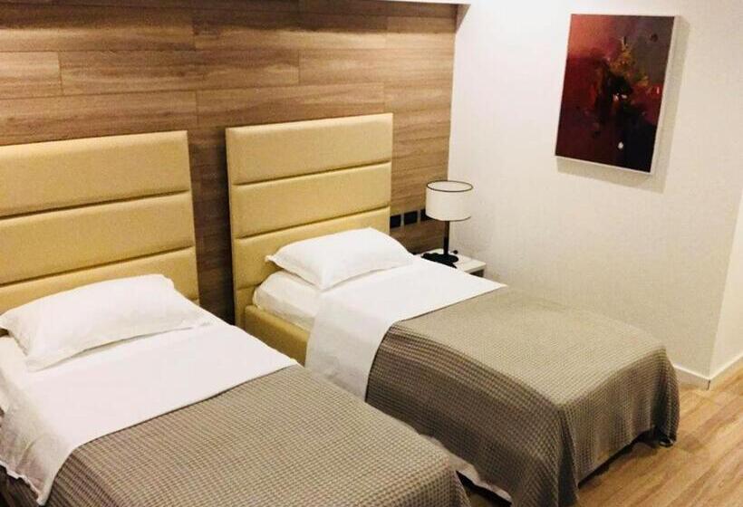 اتاق استاندارد با چشم‌انداز کوهستان, Morina Palace