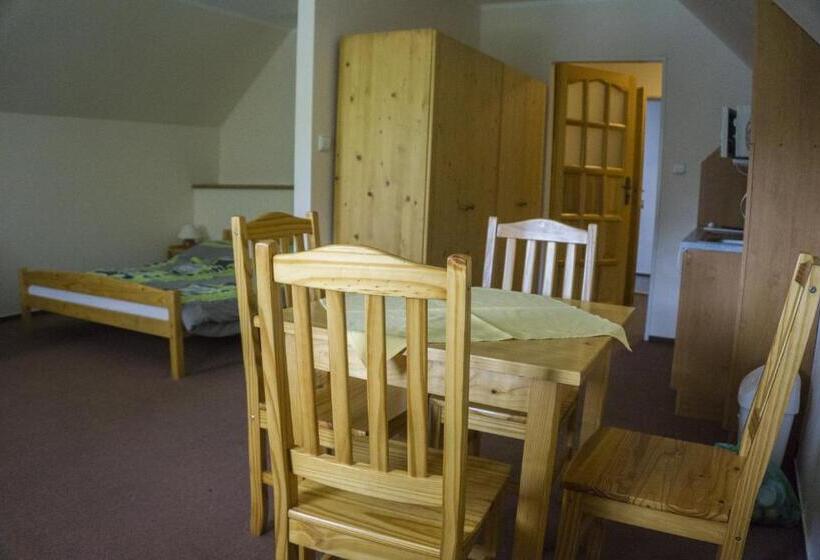 إستوديو قياسى, Koula Apartments