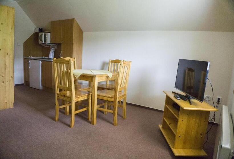 إستوديو قياسى, Koula Apartments