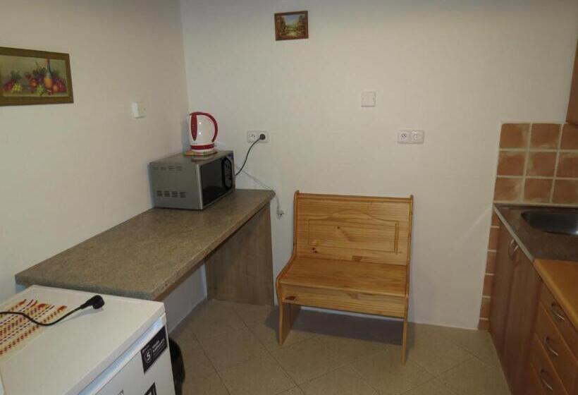 شقة غرفتين, Koula Apartments