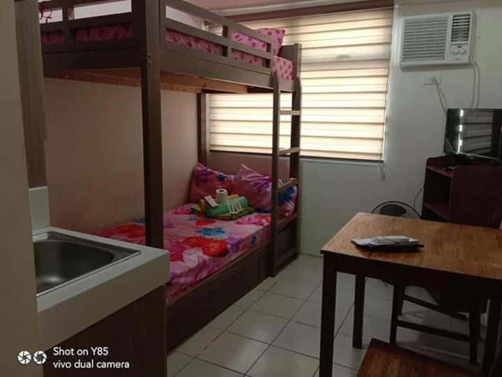 디럭스 스튜디오, Urban Deca Tower