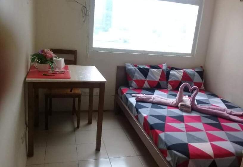 디럭스 스튜디오, Urban Deca Tower