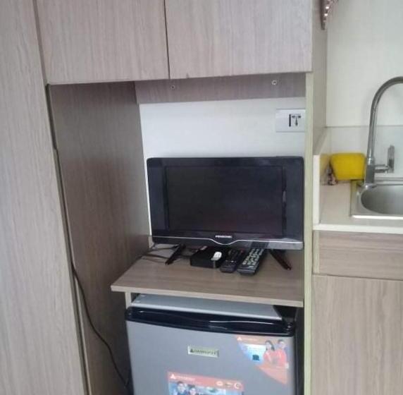 디럭스 스튜디오, Urban Deca Tower