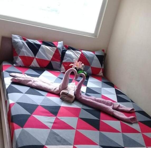 디럭스 스튜디오, Urban Deca Tower