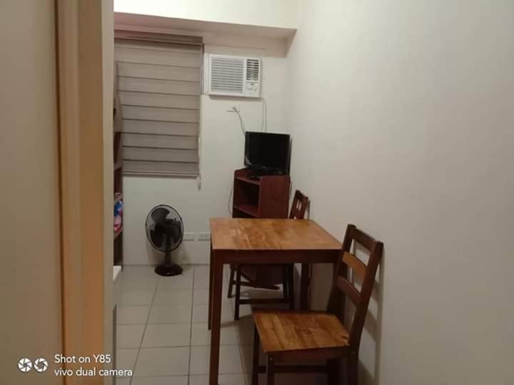 디럭스 스튜디오, Urban Deca Tower