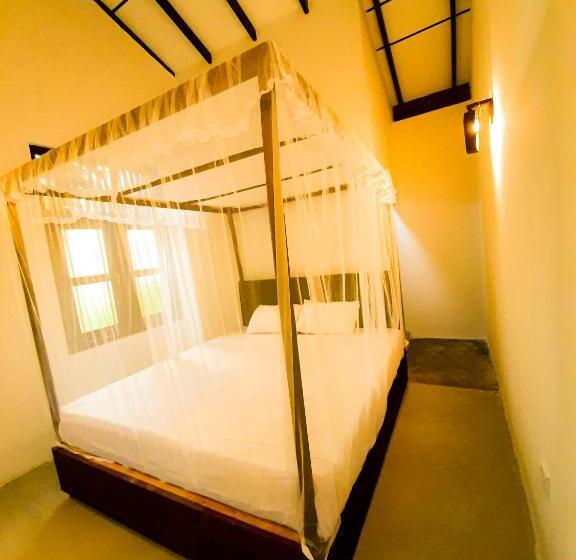 Номер Deluxe с Балконом, The Beau Beach Weligama