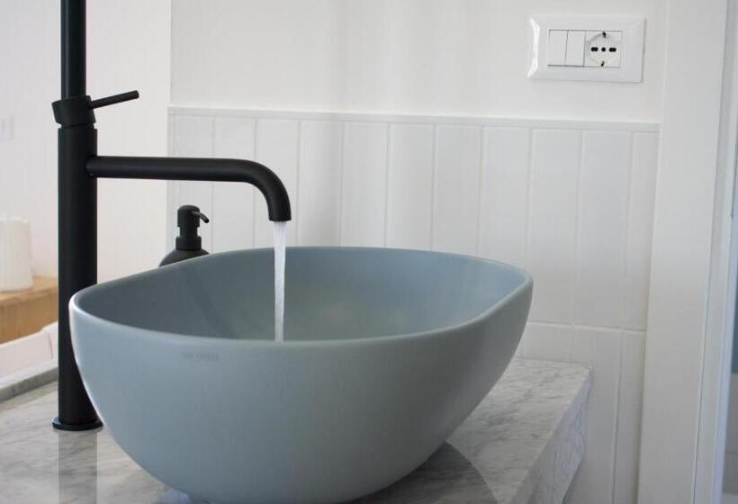 اتاق استاندارد با وان آب گرم, Il Grande Blu