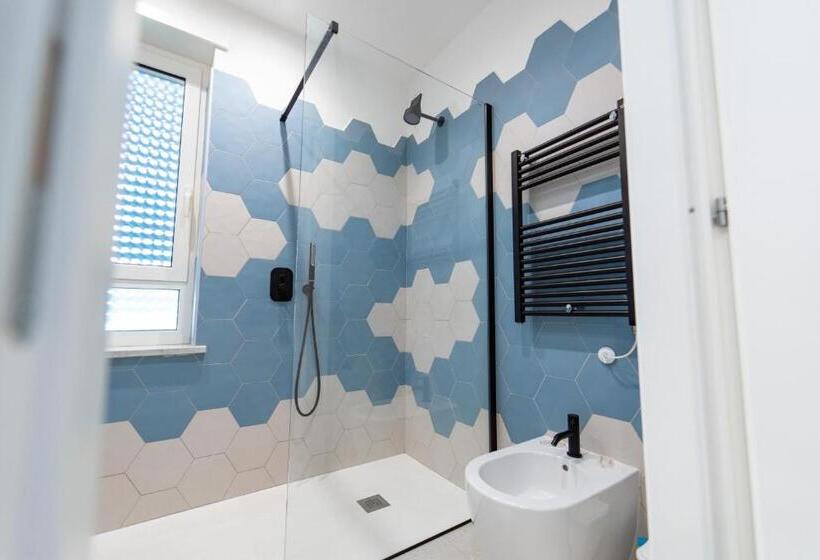 اتاق استاندارد با وان آب گرم, Il Grande Blu