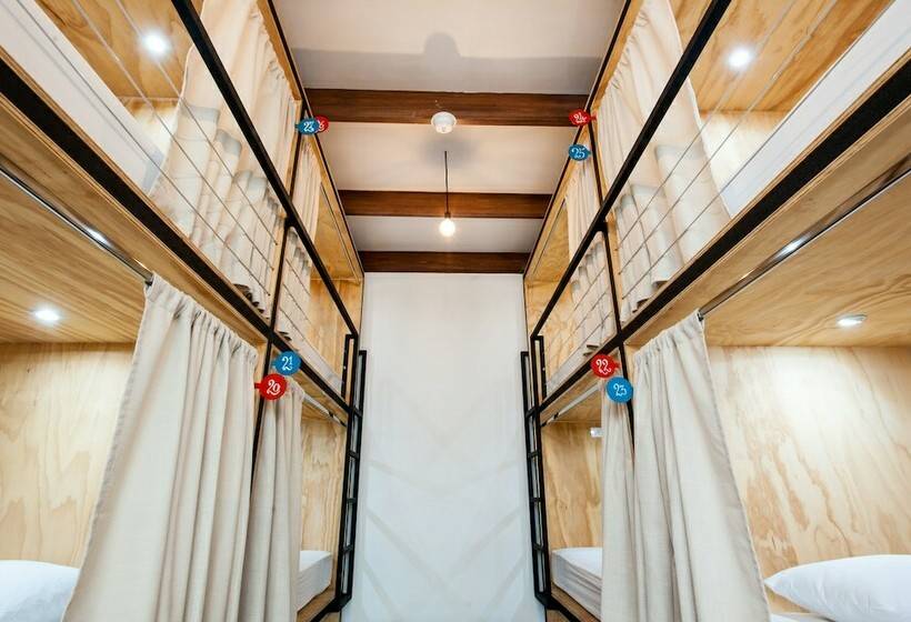 ルームシェアのワンベッド, Capital Hostel De Ciudad