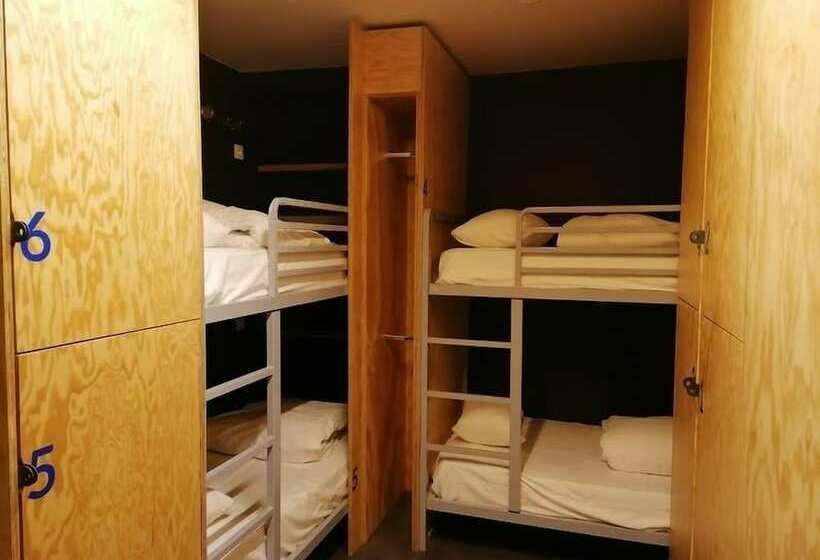 Кровать в Общей Комнате, Eklo Hotels Lille