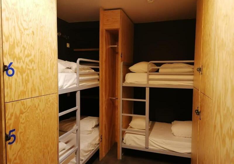 Кровать в Многоместном Номере с Общей Ванной, Eklo Hotels Lille