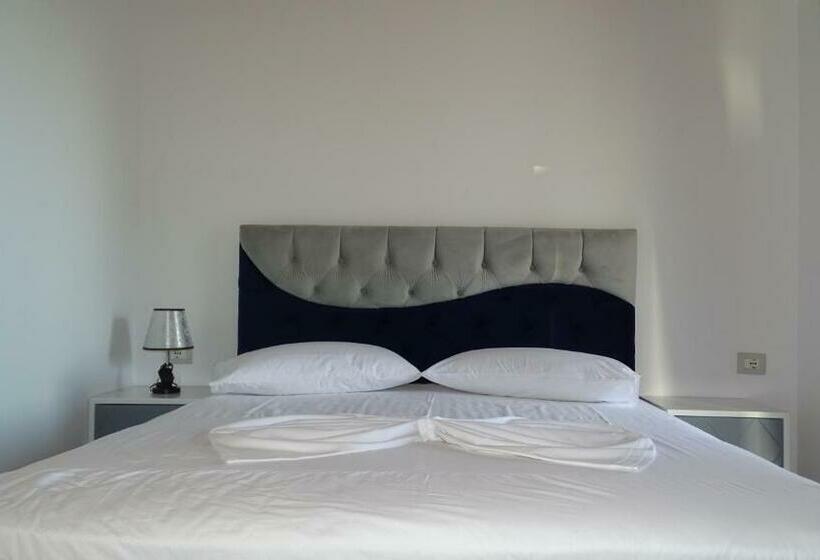 חדר דלוקס עם מרפסת נוף לים, Beach Restaurant Fabio