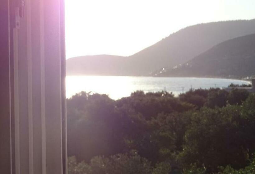 חדר דלוקס עם מרפסת נוף לים, Beach Restaurant Fabio