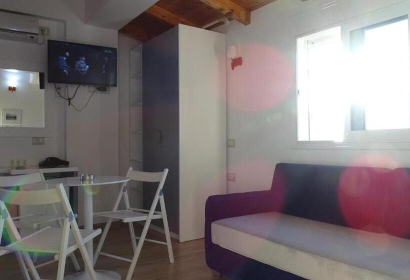 חדר דלוקס עם מרפסת נוף לים, Beach Restaurant Fabio