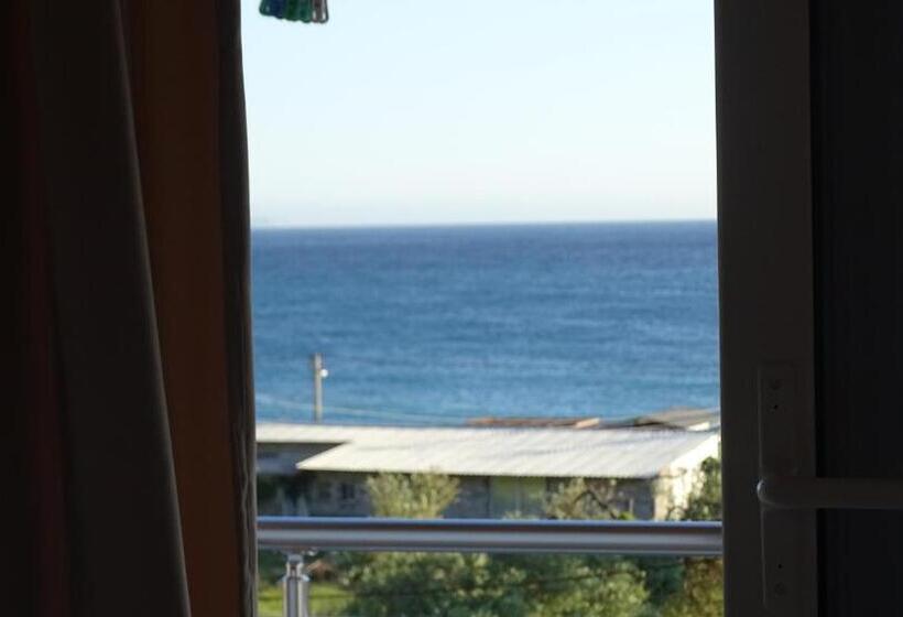 חדר דלוקס עם מרפסת נוף לים, Beach Restaurant Fabio