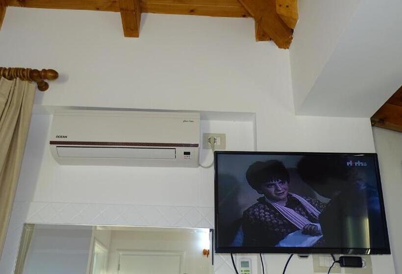 חדר דלוקס עם מרפסת נוף לים, Beach Restaurant Fabio