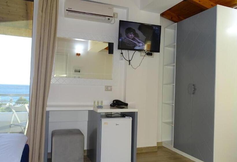 חדר דלוקס עם מרפסת נוף לים, Beach Restaurant Fabio