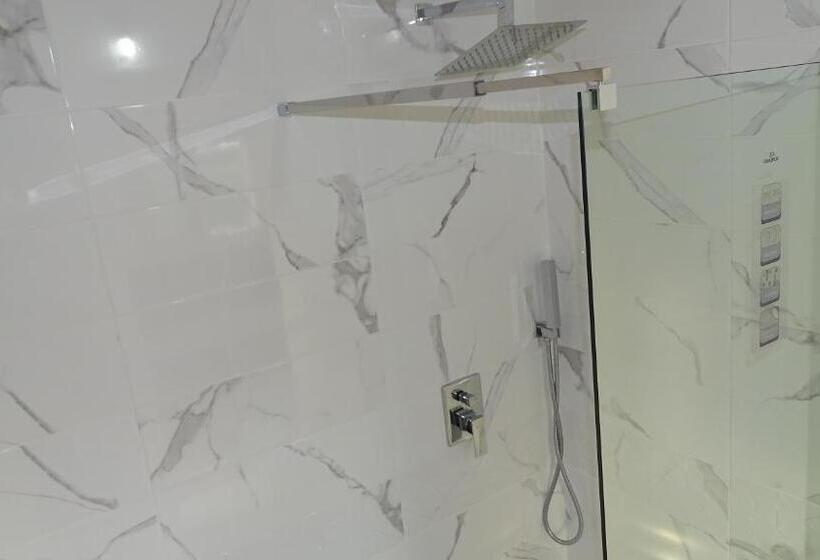 חדר דלוקס עם מרפסת נוף לים, Beach Restaurant Fabio