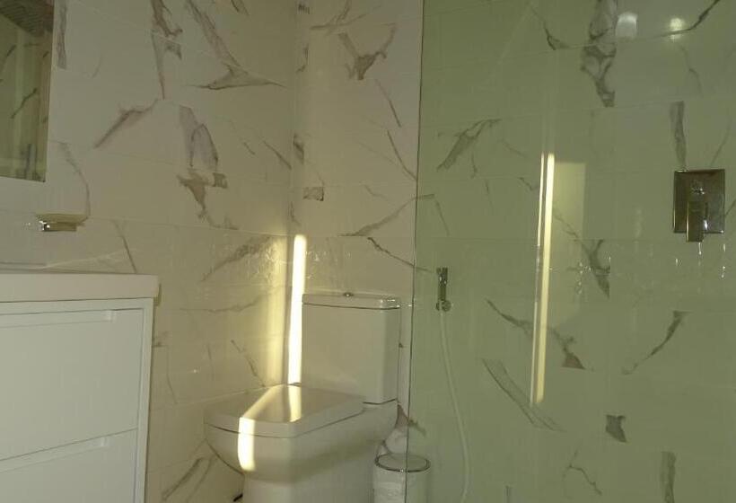 חדר דלוקס עם מרפסת נוף לים, Beach Restaurant Fabio