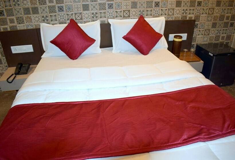 חדר דלוקס, Kansar Palace