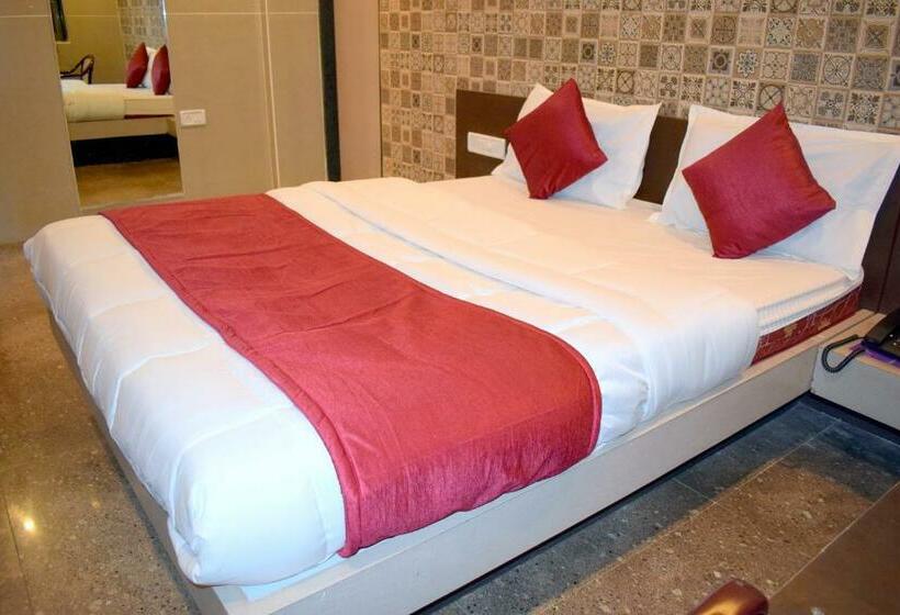 חדר דלוקס, Kansar Palace