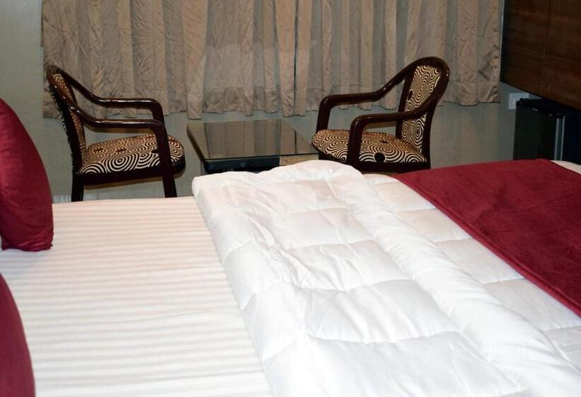 חדר דלוקס, Kansar Palace