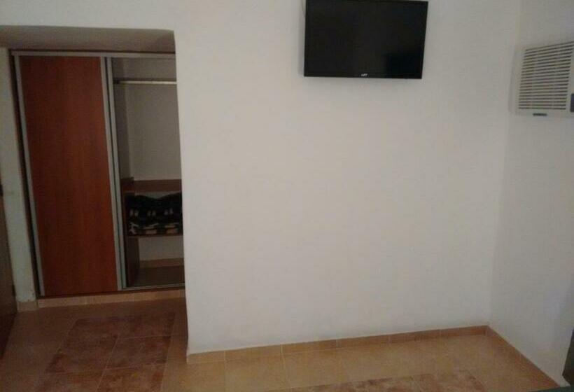 スタンダードトリプルルーム, Las Moras