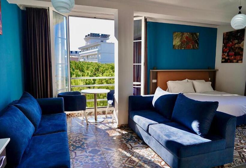 基本三人间, Monaco & Garden